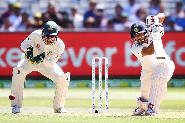 મીડઓન પર ફિલ્ડિંગ કરતાં હનુમા વિહારીએ આ આસાન કેચ છોડી દીધો, કેચ કરવાના ચક્કરમાં હનુમાના ખંભા પર પ્રેશર આવી ગયુ જેના કારણે તેને મેદાન પરથી બહાર જવું પડ્યુ હતું. 