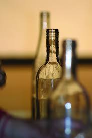 માહિતી પ્રમાણે, અમદાવાદ ગ્રામ્ય પોલીસને બાતમી મળી હતી, તેના આધારે તપાસ કરતાં પોલીસે સાણંદ તેલાવ પાસે છોટા ઉદેપુર-મોરબી રૂટની બસને રોકી હતી. અહીં ડ્રાઇવર સીટ પાસે લૉક એન્ડ કીમાં તપાસ કરતાં પોલીસે 23 દારુની બૉટલ અને 24 બિયરની બૉટલ સાથે ડ્રાઇવરને ઝડપી પાડ્યો હતો. 