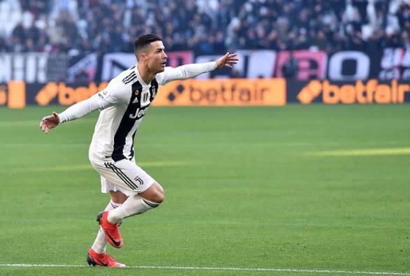 છેત્રીથી આગળ પોર્ટૂગલનો રોનાલ્ડો છે. જેના નામે 85 ગોલ છે.