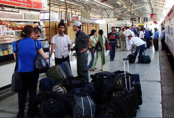 રેલવે પ્રોટેક્શન ફોર્મના ડિરેક્ટર જનરલ અરુણ કુમારે જણાવ્યું કે, આ મહિને શરૂ થઈ રહેલા કુંભ મેળાને ધ્યાનમાં રાખીને પ્રયાગરાજ ખાતે આ પ્રકારની સુરક્ષાની વ્યવસ્થા કરવામાં આવી રહી છે. કર્ણાટકના હુબલી રેવલે સ્ટેશન ખાતે પણ આ પ્રકારની સુરક્ષા વ્યવસ્થા કરવામાં આવી છે. એટલું જ નહીં દેશના અન્ય 202 રેલેવે સ્ટેશન ખાતે આ પ્રકારનો પ્લાન અમલી બનાવવા માટે બ્લૂપ્રિન્ટ તૈયાર કરવામાં આવી છે.