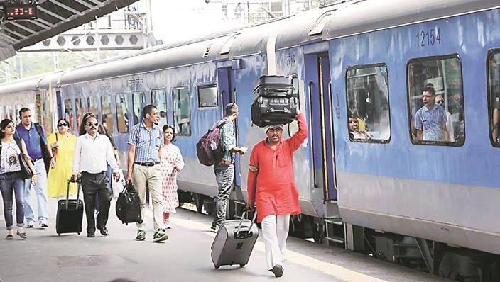indian railway increases Platform ticket by three fold ਆਮ ਜਨਤਾ ਨੂੰ ਇੱਕ ਹੋਰ ਝਟਕਾ, ਰੇਲਵੇ ਪਲੇਟਫ਼ਾਰਮ ਟਿਕਟ ਤਿੰਨ ਗੁਣਾ ਮਹਿੰਗਾ