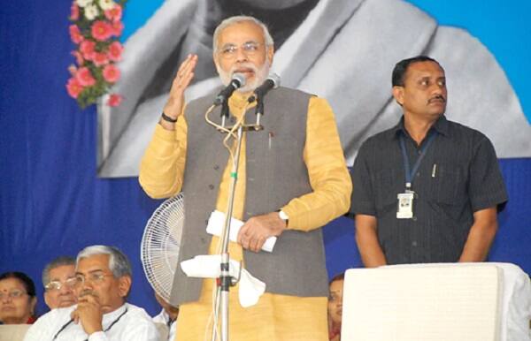 મોદી પોતાની પહેલી વિધાનસભા ચૂંટણી ગુજરાતના મુખ્યમંત્રી બન્યા પછી જીત્યા હતા. એ વખતે વજુભાઈ વાળાએ રાજકોટ પશ્ચિમ બેઠક મોદી માટે ખાલી કરી હતી અને પેટાચૂંટણીમાં મોદી સરળતાથી જીતી ગયા હતા. હવે મોદી 2019ના લોકસભા જંગમાં પણ રાજકોટથી જ ચૂંટણી લડે એવી શક્યતા છે.