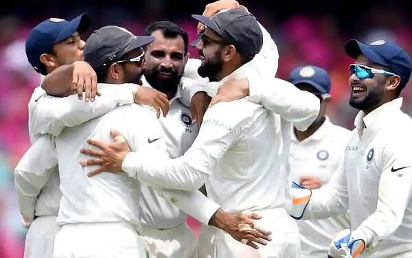 યોગાનુંયોગ કોહલીએ આ સિદ્ધિ કપિલ દેવના 60માં જન્મદિને જ મેળવી હતી. ભારતે કોહલીની આગેવાનીમાં 2019માં મેળવેલી સિદ્ધિ અને કપિલની ટીમે 1986માં મેળવેલી સિદ્ધિમાં ઘણી સામ્યતા જોવા મળી રહી છે. ભારતે 1986માં કપિલ દેવની આગેવાની હેઠળ ઓસ્ટ્રેલિયાને સીડનીમાં ફોલોઓન કર્યું ત્યારે પણ 6 જાન્યુઆરી જ હતી. 