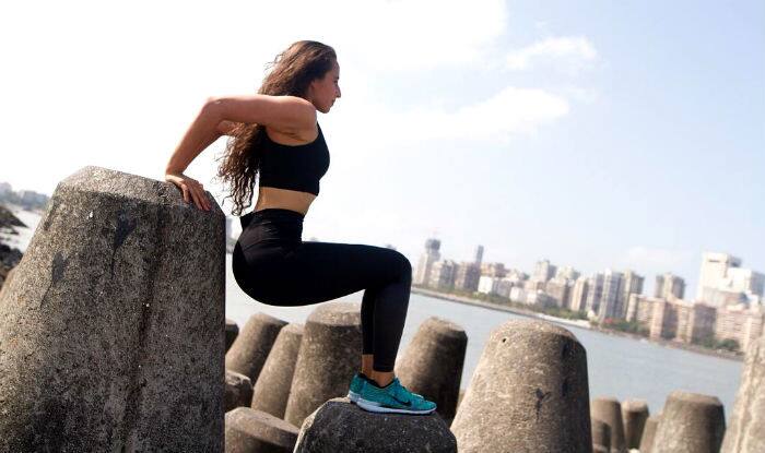 સારા અલી ખાન અને જ્હાનવી કપૂરે અનેકવાર નમ્રતા પુરોહિત સાથે લીધેલી સેલ્ફી પણ સોશ્યલ મીડિયા પર શેર કરી છે.