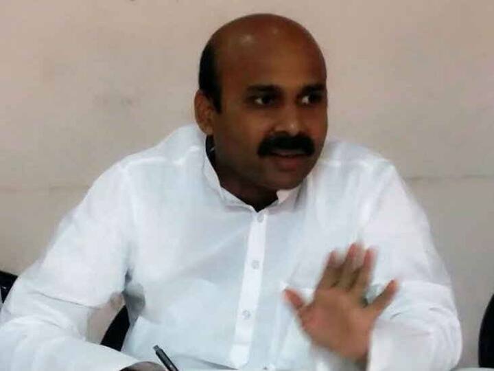 પાર્લિયામેન્ટ્રી સિસ્ટમ પર સવાલ ઉઠાવતા સાંસદ હરિશ દ્વિવેદીએ કહ્યું કે, એક સાંસદને બાર કર્મચારીઓની આવશ્યકતા હોય છે, પણ પગાર વરિષ્ઠ પ્રાઇમરી અધ્યાપકથી પણ ઓછો મળે છે, તો ચોરી તો કરવી જ પડશે. સાથે તેને કેજરીવાલ સરકાર દ્વારા વિધાનસભામાં ભથ્થા વધારાની પ્રસંશા પણ કરી હતી. 