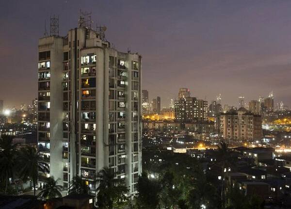 તેને કોઈપણ ગંભીર ઈજા થઈ નથી. અથર્વના ઘરની બાજુમાં એક વૃક્ષ છે. અથર્વ પહેલાં ડાળી પર પડ્યો અને ત્યારબાદ તે જમીન પર પડ્યો હતો. ડાળી પર પડ્યા બાદ તેનો વેગ ધીમો પડતા તેને કોઈપણ ગંભીર ઈજા થઈ નહોતી.