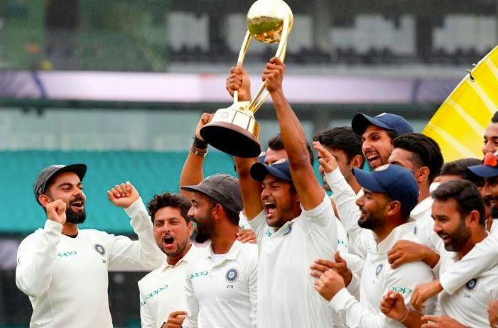 ભારતીય કેપ્ટને કહ્યું કે, આ મારા કરિયરની સૌથી મોટી ઉપલબ્ધિ છે. જ્યારે 2011માં અમે વર્લ્ડકપ જીત્યો ત્યારે હું ટીમનો સૌથી યુવા ખેલાડી હતો. મેં ત્યાં બધાને ભાવુક થતાં જોયા હતા. મને ત્યારે તેવી લાગણી થઈ નહોતી. પરંતુ અહીંયા ત્રણ વખત આવ્યા બાદ હું કહી શકું છું કે આ સીરિઝ જીતવી મારા માટે કંઈક અલગ છે. 