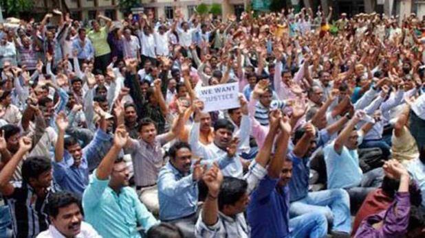 ઉલ્લેખનીય છે કે મોદી સરકારને સવર્ણોનું અનામત લાગુ કરવા માટે બંધારણનીના અનુચ્છેદ 15 અને અનુચ્છેદ 16માં ફેરફાર કરવો પડશે. ત્યારબાદ જ આર્થિક અનામત આપવાનો રસ્તો ચોખ્ખો થશે.