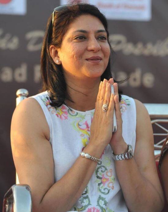 પ્રિયાએ અચાનક ચૂંટણી નહીં લડવાનો ફેંસલો કરતાં કોંગ્રેસે અત્યારથી જ આ સીટ પર નવા ઉમેદવારનું નામ વિટારવાનું શરૂ કરી દીધું છે. કોંગ્રેસ આ સીટ પરથી કોઇ ફિલ્મ સ્ટારને ઉતારી શકે છે.