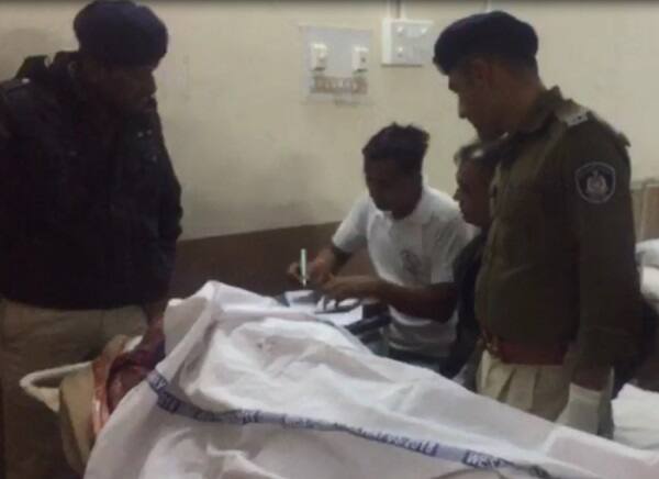 સુરત પોલીસને મળેલી એક અરજીમાં 21 વર્ષીય યુવતીએ ભાજપના નેતા જયંતિ ભાનુશાળી ઉપર તો હતો કે, તેને ડિઝાઈનીંગના કોર્ષમાં એડમિશન અપાવવાના બહાને ભાનુશાલીએ અમદાવાદ અને ગાંધીનગરમાં તેની સાથે દુષ્કર્મ આચર્યું હતું. 