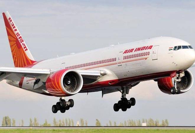 Canada is banning passenger flights from India and Pakistan for 30 days amid rising COVID19 cases  Corona | भारत आणि पाकिस्तानहून येणाऱ्या सर्व प्रवासी विमानांवर 30 दिवसांचे निर्बंध, कॅनडाचा निर्णय