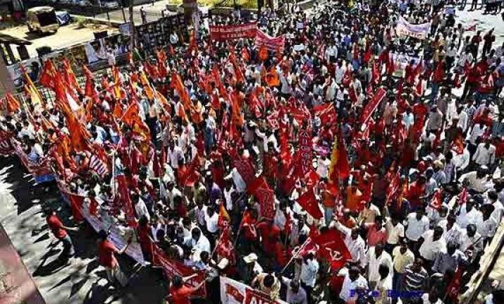 મજૂર સંગઠનોએ કહ્યું કે, શ્રમ મામલા પર નાણામંત્રી અરુણ જેટલીની અધ્યક્ષતામાં બનેલા મંત્રીમંડળે 2 સપ્ટેમ્બરની હડતાળ બાદ શ્રમિક સંગઠનોને ચર્ચા માટે નથી બોલાવ્યા, આ કારણે અમારી પાસે હડતાળ સિવાય બીજો રસ્તો ન હતો.