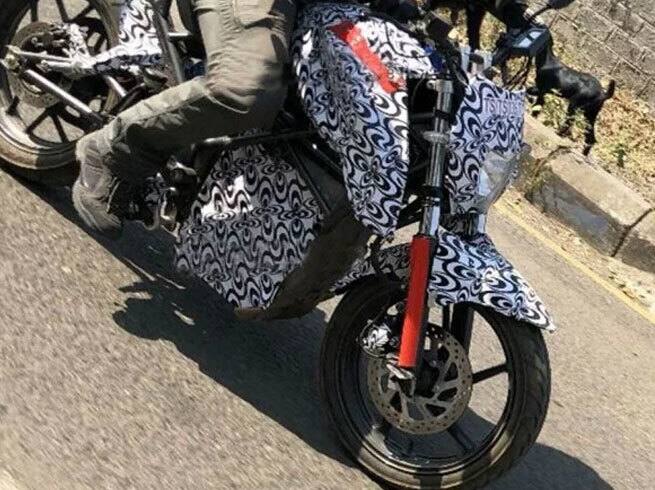 આ બાઇક એક કલાકમાં 80 ટકા અને બે કલાકમાં લગભગ 100 ટકા ચાર્જ થશે. જે 100 કિ.મી. સુધી ચાલી શકશે. આ બાઇકની કિંમત વિશે વાત કરીએ તો 1 લાખથી 1.5 લાખ રૂપિયા હોવાની શક્યતા છે.