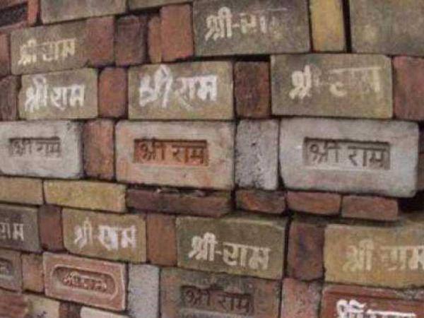 હિન્દુ મહાસભાના વકીલનું કહેવું છે કે અમે 10 જાન્યુઆરીએ આમ મામલે સુનાવણી કરનારી બેન્ચ સમક્ષ પોતાનો પક્ષ રાખશું અને આ મામલે દરરોજ સુનાવણીની અપીલ કરીશું. તેમણે જણાવ્યું કે આ મામલે બન્ને તરફથી પોત-પોતાનો પક્ષ રાખી ચુકી છે. દસ્તાવેજોનું આદાન-પ્રદાન થઈ ચુક્યું છે. હિંદુ મહાસભાના વકીલે જણાવ્યું કે અલાહબાદ હાઇકોર્ટે 90 દિવસોમાં દરરોજ સુનાવણી કરી અયોધ્યા મામલે પોતાનો નિર્ણય આપ્યો હતો. તેથી સુપ્રીમ કોર્ટને અપીલ છે કે જો આ મામલે બન્ને પક્ષ સહયોગ કરે તો 60 દિવસોની અંદર ચૂકાદો આવી શકે છે.