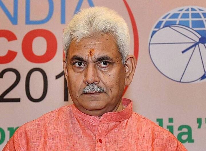 બાંકાના એસપીએ જણાવ્યું કે, તેમના ઘરનું તાળું તોડી તસ્કરો વાસણ, પંખા, વીજળી તથા ડીઝલ પંપ અને ગેસ સિલિન્ડર ઉઠાવી ગયા હતા. ઘરમાં પડેલી સૂટકેસના તાળા પણ તૂટેલા હતા. સામાન વેર વિખેર પડ્યો હતો.