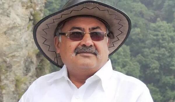 ભચાઉ: ભાજપના પૂર્વ ઉપાધ્યક્ષ જયંતી ભાનુશાળીનું સોમવારે રાત્રે ચાલતી ટ્રેનમાં ગોળી મારી હત્યા કરવામાં આવી હતી. મહત્વની વાત એ છે કે, ભચાઉ-સામખિયાળી રેલ્વે સ્ટેશન પરથી હત્યારો ટ્રેનમાં ચડ્યો હોવાની શંકા છે જેની પોલીસે હાલ તપાસ શરૂ કરી છે જોકે ભચાઉ-સામખિયાળી રેલ્વે સ્ટેશન પર સીસીટીવીની સુવિધા જ નથી.  