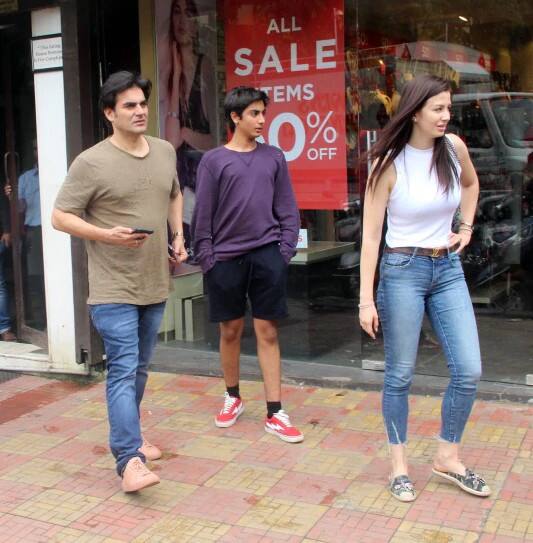 રિપોર્ટ્સ અનુસાર અરબાઝ ખાન પોતાની ગર્લફ્રેન્ડ જ્યોર્જિયા એન્ડ્રિયાની સાથે લગ્ન કરી શકે છે. રિપોર્ટ્સ અનુસાર બન્ને કપલ કોર્ટ મેરેજ કરવાના છે, બન્નેના સંબંધોને બન્નેના ફેમિલીએ મંજૂરી આપી દીધી છે. 