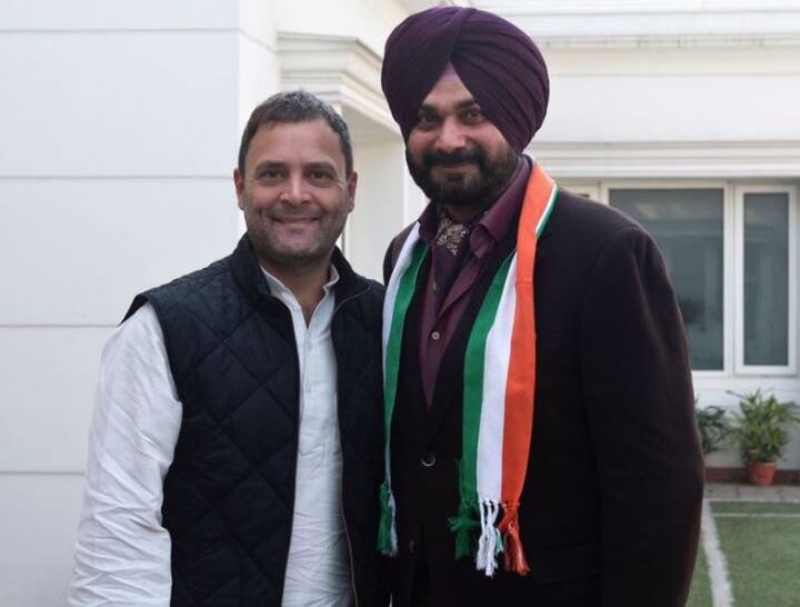 ચંદીગઢઃ પંજાબ સરકારના કેબિનેટ મંત્રી અને પૂર્વ ભારતીય ક્રિકેટર નવજોત સિંહ સિદ્ધુની સુરક્ષા વધારવામાં આવી હોવાની જાણકારી મળી છે. સિદ્ધુની નજીકના સૂત્રોના જણાવ્યા મુજબ રાજ્ય સરકારે સિદ્ધુને એક બુલેટપ્રૂફ વાહન પણ ઉપલબ્ધ કરાવ્યું છે.