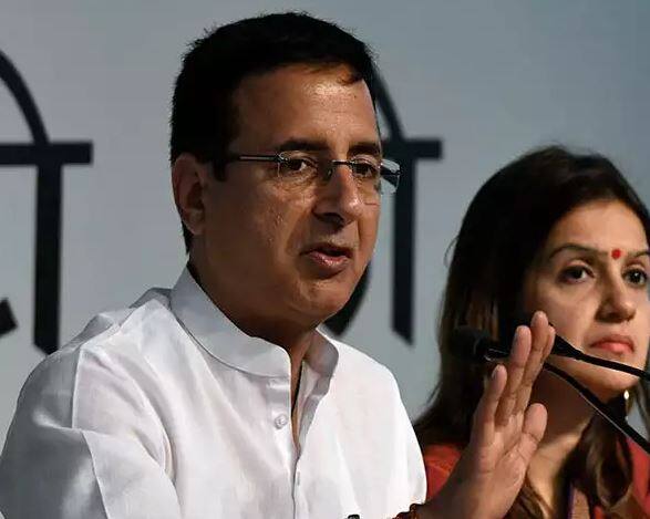 નવી દિલ્હીઃ હરિયાણાની ઝીંદ બેઠકની પેટા ચૂંટણીને લઈ કોંગ્રેસે મોટા દાવ રમ્યો છે. ઉમેદવારી નોંધાવવાના એક દિવસ પહેલા કોંગ્રેસે ઝીંદ વિધાનસભા પેટા ચૂંટણી માટે વરિષ્ઠ નેતા રણદીપ સિંહ સુરજેવાલાને ઉમેદવાર બનાવ્યા છે. સુરજેવાલા હાલ કૈથલથી ધારાસભ્યછે.