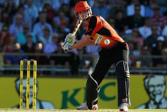 માર્શના સ્થાને ટીમમાં સમાવવામાં આવેલો ટર્નર ઓસ્ટ્રેલિયા તરફથી 3 T20 રમી ચુક્યો છે અને સ્પિન બોલિંગ પણ કરી શકે છે. આ ઉપરાંત 30 ઘરેલુ વન ડેમાં 33.72ની સરેરાશથી રન બનાવ્યા છે. 