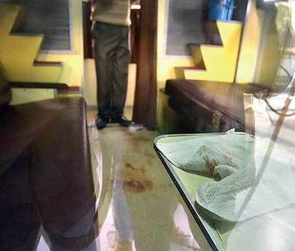 પોલીસને શંકા હતી કે, મોરે કંઈક જાણે છે તેથી પોલિસે આઇકાર્ડ ચેક કરવા માંગતા મોરેએ મોબાઇલમાં આધારકાર્ડ બતાવ્યું હતું. પોલીસે તેનું વોટ્સએપ ચેક કરતાં તે લાસ્ટ સિન 12.47 બતાવતું હતું. ભાનુશાળીનો મોબાઇલ ચેક કરતાં તે પણ આ જ સમય સુધી ઓનલાઇન હોવાનું જાણવા મળ્યું હતું.