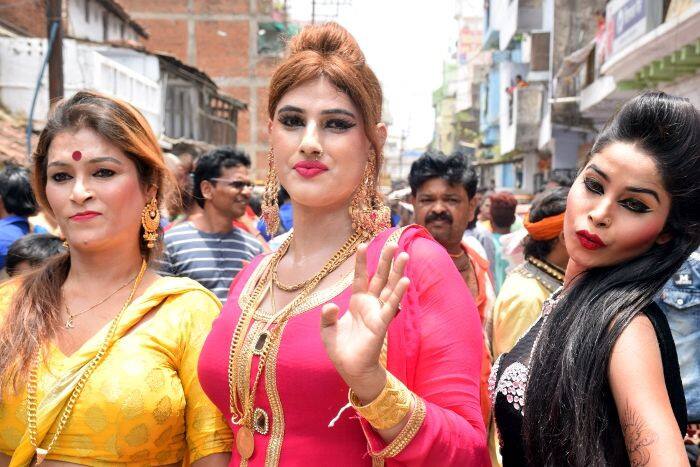 જોકે, ગયા વર્ષે સુપ્રીમ કોર્ટે સમલૈંગિકતાને અપરાધની કેટેગરીમાંથી બહાર કરી દીધું છે. છતાં વાર્ષિક સંવાદદાતા સંમેલનમાં સંબોધતા આર્મી ચીફે જોર આપીને કહ્યું કે, 'અમારા અહીં આ બધુ નહીં ચાલે, અમે કોઇ ગેને સેનામાં ઘૂસવા નહીં દઇએ.