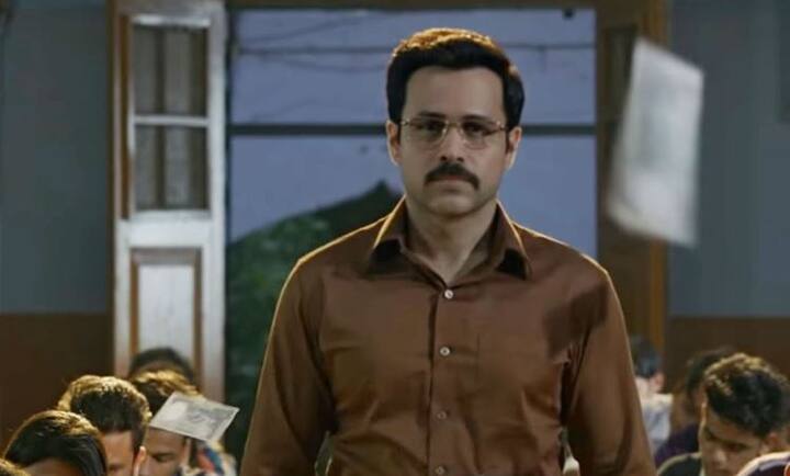  મુંબઈ: ઈમરાન હાશ્મીની આગામી ફિલ્મ ‘ચીટ ઈન્ડિયા’ને રિલીઝ થવા માત્ર એક સપ્તાહ બાકી છે ત્યારે તેના ટાઈટલ પર સેન્ટ્રલ બોર્ડ ઓફ ફિલ્મ સર્ટિફિકેશને(સીબીએફસી)ને વાંધો ઉઠાવતા નામ બદલવામાં આવ્યું છે. હવે આ ફિલ્મનું નામ બદલીને ‘વાય ચીટ ઈન્ડિયા’ રાખવામાં આવ્યું છે.