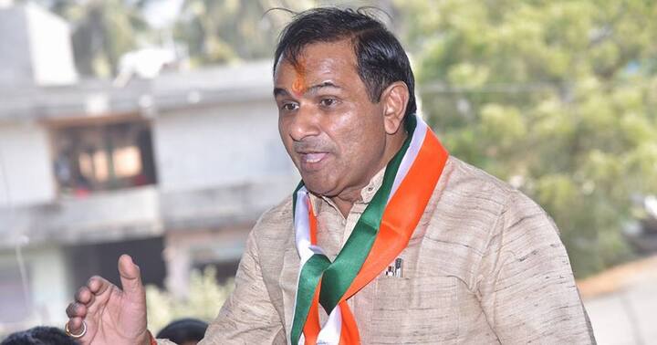 પોલીસે ગુનો દાખલ કરીને અજાણ્યા પ્રાઈવેટ નંબર ધારકને ઝડપી લેવા તપાસ શરૂ કરી છે. હાલ સેક્ટર-21 પોલીસ સ્ટેશનના પીઆઇ ટી. એલ. વાઘેલાએ પ્રાઇવેટ નંબર કોનો છે તે જાણી ધમકીભર્યો ફોન કરનાર આરોપી સુધી પહોંચવા તપાસના ચક્રો ગતિમાન કર્યા છે.