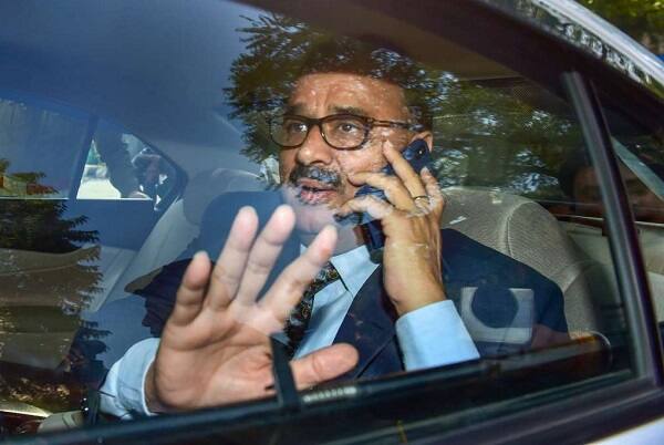 નવી દિલ્હીઃ આલોક વર્માને સીબીઆઈના પ્રમુખ પદ પરથી ગુરૂવારે હટાવવામાં આવ્યા હતા ત્યાર બાદ એમ. નાગેશ્વર રાવની ફરીથી સીબીઆઈના વચગાળાના ડિરેક્ટર તરીકે નિમણૂંક કરવામાં આવી છે. જ્યાં સુધી બીજો કોઈ આદેશ આપવામાં ન આવે ત્યાં સુધી તેઓ સીબીઆઈના પ્રમુખ પદે રહેશે.