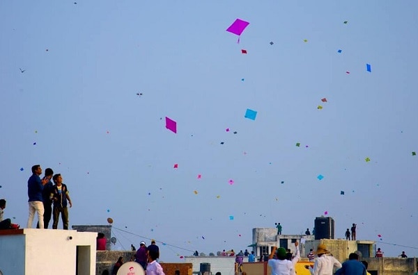 Prices of kites and manjha increased in Maharashtra, kites with pictures of Statue of Unity became center of attraction Maharashtra News: महाराष्ट्र में बढ़े पतंग और मांझो के दाम, स्टैच्यू ऑफ यूनिटी की तस्वीरों वाली पतंग बनी आकर्षण का केंद्र
