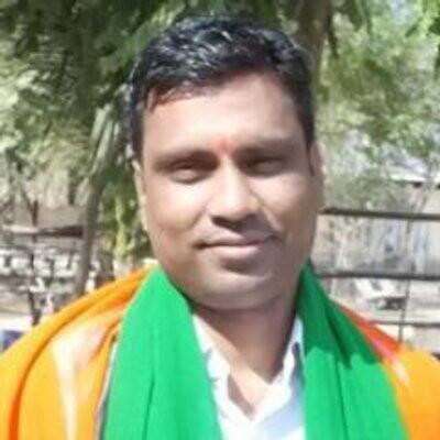 ફોનમાં સામેવાળી અજાણી વ્યક્તિએ ગુજરાતી ભાષામાં જેમ ફાવે તેમ અભદ્ર અને બીભત્સ ગાળાગાળી કરી રહ્યો હતો, ત્યારબાદ સાડા દશ વાગ્યા સુધીમાં એ જ નંબર પરથી બે વખત ફોન આવ્યો હતો, જો કે, પૂંજાભાઈ ઉપાડ્યો ન હતો.