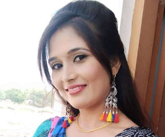 પોલીસ અનુસાર શિખા રાધવ અને તેના સાથી પવને અંદાજે બે વર્ષ પહેલા રાણા પ્રતાપબાગની રહેવાસી સંતોષ ભારદ્વાજ નામની મહિલા સાથે નોટબંધી દરમિયાન 60 લાખ રૂપિયાની છેતરપિંડી કરી હતી.