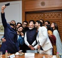 બોલિવૂડ યંગસ્ટર્સ સાથે PMની સેલ્ફી થઈ ટ્રોલ, યૂઝર્સે બધાના માથે લખ્યું \'જય શ્રી રામ\'