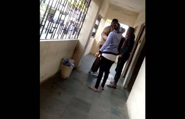 PSI એટલો નશામાં હતો કે તેને બોલવાનું પણ ભાન રહ્યું ન હતું. તેણે ત્યાં હાજર એક યુવતી સાથે બોલાચાલી કરી અભદ્ર ટિપ્પણીઓ પણ કરી હતી. ત્યાર બાદ સહન ન થતાં યુવતીએ પણ અભદ્ર શબ્દો બોલી હતી ત્યાર બાદ યુવતીએ તેની વિરુદ્ધ પોલીસ ફરિયાદ દાખલ કરી હતી.