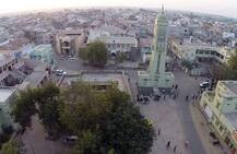 અંદાજે 12 હજારની વસ્તી ધરાવતાં ગુજરાતના કયા ગામમાં છે એક ડઝન જેટલી બેંકો? જાણો વિગત