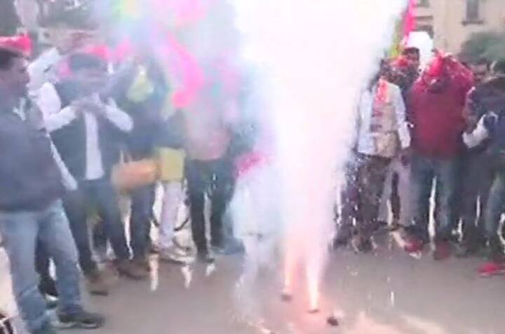 કોંગ્રેસ માટે 2 સીટ છોડવામાં આવી છે. અન્ય નાના પક્ષોને બે સીટ આપવામાં આવશે. લોકસભા ચૂંટણી લડવા અંગે માયાવતીએ કહ્યું કે, આ અંગે તમને પછીથી જણાવીશ. ગઠબંધનની જાહેરાત બાદ બંને પક્ષના કાર્યકર્તાઓ ફટાકડાં ફોડી ઉજવણી કરવામાં આવી હતી.