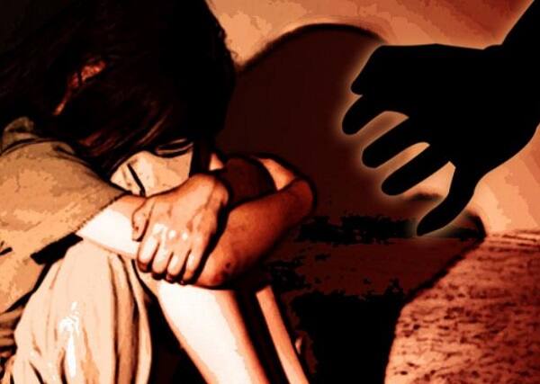 ગુરૂવારે હાઈકોર્ટમાં સજા સંભળવાતી વખતે કોર્ટે બીજા ચાર આક્ષેપોને પણ ધ્યાનમાં લીધા હતા. સપ્ટેમ્બર અને ડિસેમ્બર 2016ની વચ્ચે બનેલી આ ઘટના ત્યારે બહાર આવી કે જ્યારે કુમારની ગર્ભવતી ગર્લફ્રેન્ડે તેના ફોનમાં સગીરાના વાંધાજનક ફોટાઓ જોઈ લીધા હતા ત્યાર બાદ આરોપી સામે પોલીસ ફરિયાદ કરવામાં આવી હતી અને કોર્ટમાં કેસ ચાલતાં તેને 13 વર્ષની સજા ફટકારવામાં આવી હતી.