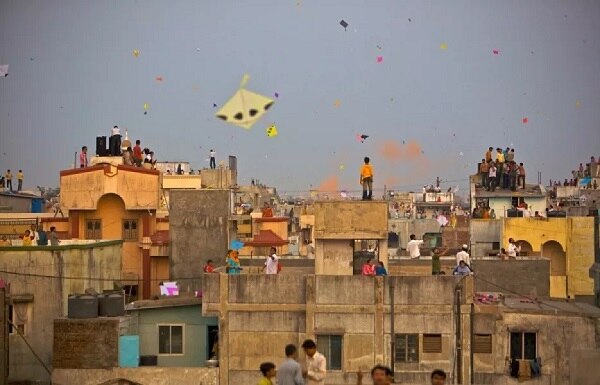Makar Sankranti 2022 : good monsoon for fly kite on Uttarayan ગુજરાતના પતંગ રસિકો મોટા રાહતના સમાચારઃ પતંગ ચગાવવા માટે રહેશે સાનુકૂળ પવન
