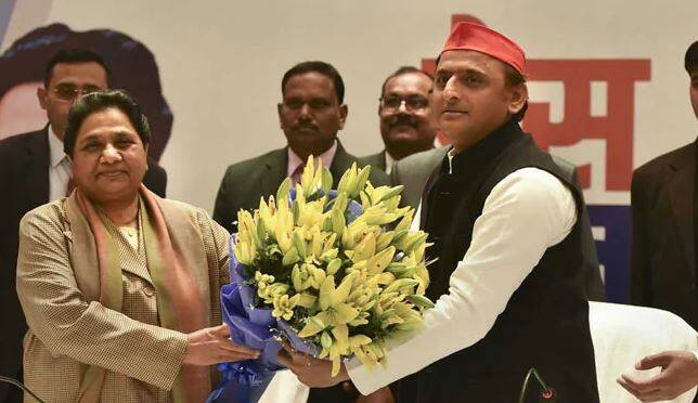 દુબઇ યાત્રા પર ગયેલા કોંગ્રેસ અધ્યક્ષ રાહુલ ગાંધીએ જણાવ્યું કે, આ એક રાજનીતિક નિર્ણય છે. તેઓએ પોતાનો રાજનીતિક નિર્ણય લીધો અમે તેનું સન્માન કરીએ છીએ. હું માયાવતી, અખિલેશ અને મુલાયમ સિંહનો આદર કરું છું. પરંતુ અમારે અમારું કામ પણ કરવું પડશે. અમે ઉત્તર પ્રદેશમાં સમગ્ર તાકાતથી ચૂંટણી લડીશું.