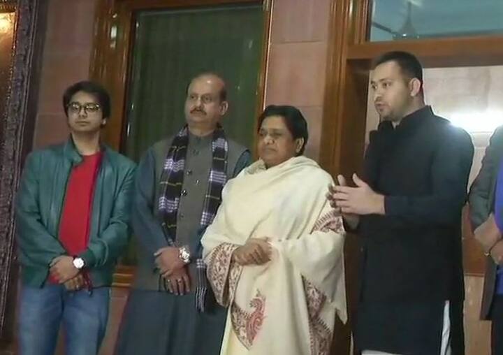 તેજસ્વી યાદવે કહ્યું કે, ઉત્તર પ્રદેશ અને બિહારમાંથી ભાજપ સાફ થઈ જશે. સપા-બસપા ગઠબંધન રાજ્યની તમામ સીટ જીતશે. હું સૌથી નાનો છું અને આશીર્વાદ લેવા આવ્યો છું. ઉત્તર પ્રદેશમાં મહાગઠબંધન થાય અને માયાવતી-અખિલેશ સાથે મળીને ચૂંટણી લડે તેવી મારા પિતાએ કલ્પના કરી હતી. 