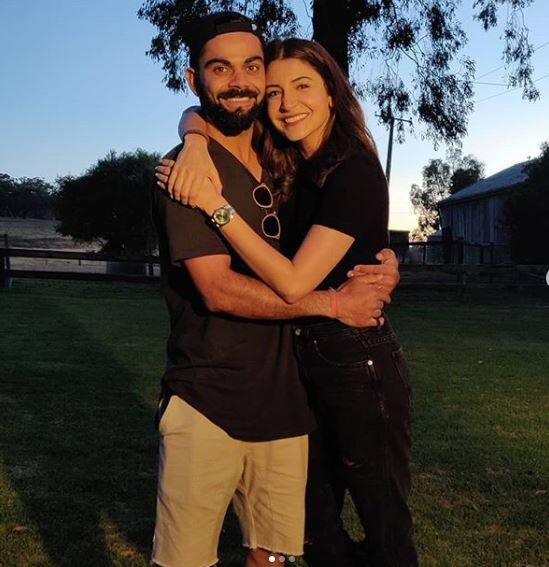 એડીલેડ: ટીમ ઇન્ડિયાના કેપ્ટન વિરાટ કોહલી અને પત્ની અનુષ્કા શર્માએ એડિલેડ વન ડે પહેલાં સોશિયલ મીડિયા પર કેટલીક તસવીરો શેર કરી છે. વિરાટ કોહલી અને અનુષ્કા શર્મા ઓસ્ટ્રેલિયામાં ક્વોલિટી ટાઇમ સ્પેન્ડ કરી રહ્યાં છે.