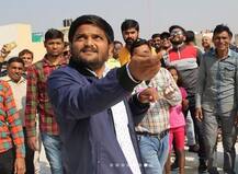 હાર્દિક પટેલ અને જિગ્નેશ મેવાણીએ સાથે ઉડાવ્યો પતંગ, કહ્યું, - આગામી ચૂંટણીમાં ભાજપનો પતંગ કાપીશું