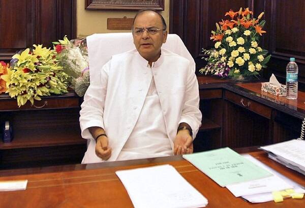 સુત્રોનાં જણાવ્યા અનુસાર, અરુણ જેટલી રવિવારે રાત્રે મેડિકલ ચેક-અપ માટે અમેરિકા જવા રવાના થયા હતા. અરુણ જેટલી આગામી 1 ફ્રેબ્રુઆરીનાં રોજ આ સરકારનું છેલ્લુ બજેટ રજૂ કરશે. ત્યારબાદ ચૂંટણી છે. ગયા વર્ષે અરુણ જેટલીને એઈમ્સ હોસ્પિટલમાં દાખલ કરવામાં આવ્યા હતા અને તેમની કિડની બદલવામાં આવી હતી. 