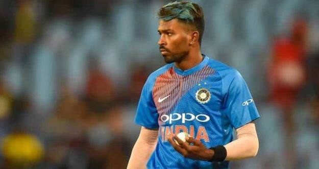 મુંબઈઃ ટીમ ઈન્ડિયાના ઓલરાઉન્ડર હાર્દિક પંડ્યાને સસ્પેન્સન બાદ વધુ એક ઝટકો લાગ્યો છે. મુંબઈની ખાર જિમખાનાએ હાર્દિકને આપેલી સ્પોર્ટ્સ ક્લબ મેમ્બરશિપ પરત લઈ લીધી છે.