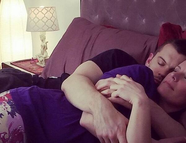 સેશન સમયે ક્લાયન્ટે પૂરા કપડાં પહેરવા ફરજિયાત છે અને તે સેશન દરમિયાન કોઈ ફિઝિકલ ડિઝાયર પણ ન થવી જોઈએ. ઉનાળામાં શોર્ટ કપડાં પણ વધારે પડતાં ટુંકા ન પહેરવા. આ રીતે મૈરી વર્ષે 28 લાખ રૂપિયા કમાઈ કરી લે છે. આ કારણે મૈરીની બહુ જ ચર્ચા ચાલી રહી છે.