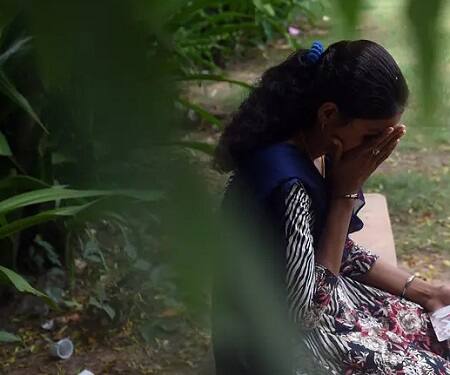 યુવતી ગભરાઈ જતાં તેણે શરૂઆતમાં કોઈને વાત કરી ન હતી. જો કે આ નરાધમે વારંવાર પરેશાન કરતાં છેવટે યુવતીએ પતિને વાત કરી હતી. અમરોલી પોલીસે ફરિયાદના આધારે હનીફ પટેલ સામે બળાત્કારનો ગુનો નોંધી તપાસ શરૂ કરી છે.