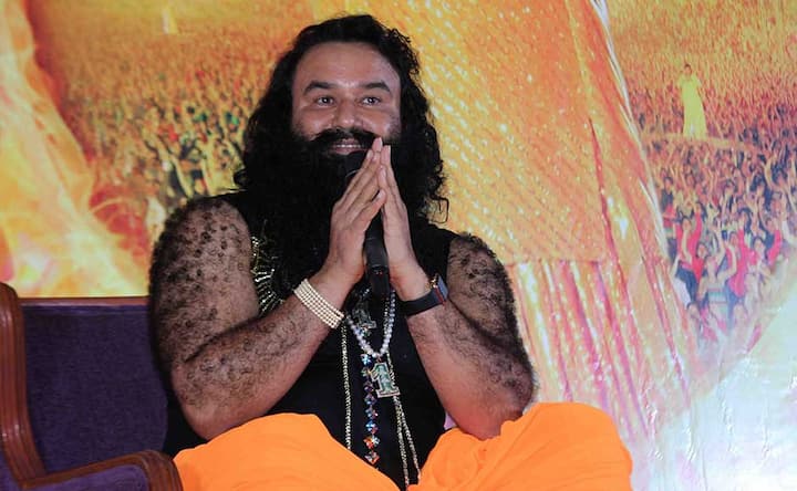 નવી દિલ્હીઃ પત્રકાર રામચંદ્ર છત્રપતિ હત્યા મામલે દોષી કરાર બળાત્કારી બાબા ગુરમીત રામ રહિમ અને અન્ય ત્રણને પંચકુલાની સ્પેશ્યલ સીબીઆઇ કોર્ટ આજે સજા સંભળાવશે. 17 વર્ષ બાદ આ કેસમાં ન્યાય મળશે. ન્યાયની લડાઇ લડી રહેલા પત્રકાર રામચંદ્ર છત્રપતિના પરિવારનો ઇન્તજાર ખતમ થઇ જશે. 