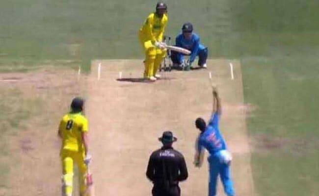 અંબાતી રાયડુ ટીમ ઇન્ડિયાનો રેગ્યુલર નહીં પણ પાર્ટ ટાઇમ બૉલર છે, જેને પહેલી વનડેમાં કેપ્ટન વિરાટ કોહલીએ બે ઓવર આપી હતી જેમાં તેને 13 રન આપ્યા હતા. રાયડુએ 22 અને 24મી ઓવરમાં બૉલિંગ કરી હતી. આ મેચ ભારત 34 રને હારી ગયુ હતુ.