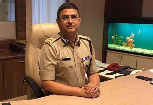 રાકેશ અસ્થાનાની સિવિલ એવિએશન સિક્યોરિટી બ્યુરોમાં બદલી કરવામાં આવી છે. અરુણકુમાર શર્માને CRPFના એડિશનલ ડીજી બનાવવામાં આવ્યા છે. 