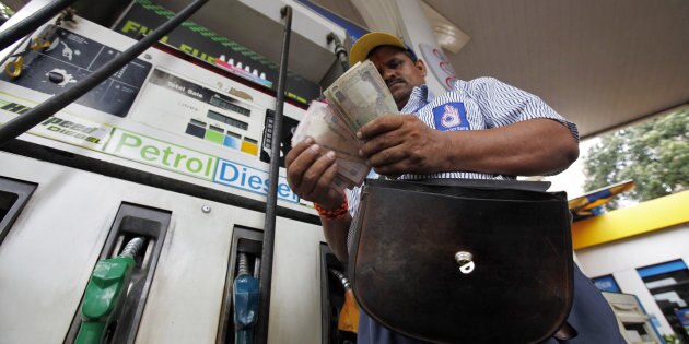 Petrol Diesel Price Record Hike Petrol Crosses 90 In Kolkata For First Time Increase in petrol and Diesel Price rate In Country Petrol Diesel Price Record Hike: প্রথমবার কলকাতায় ৯০ পার করল পেট্রোল, মুম্বইয়ে ১০০ ছুঁইছুঁই